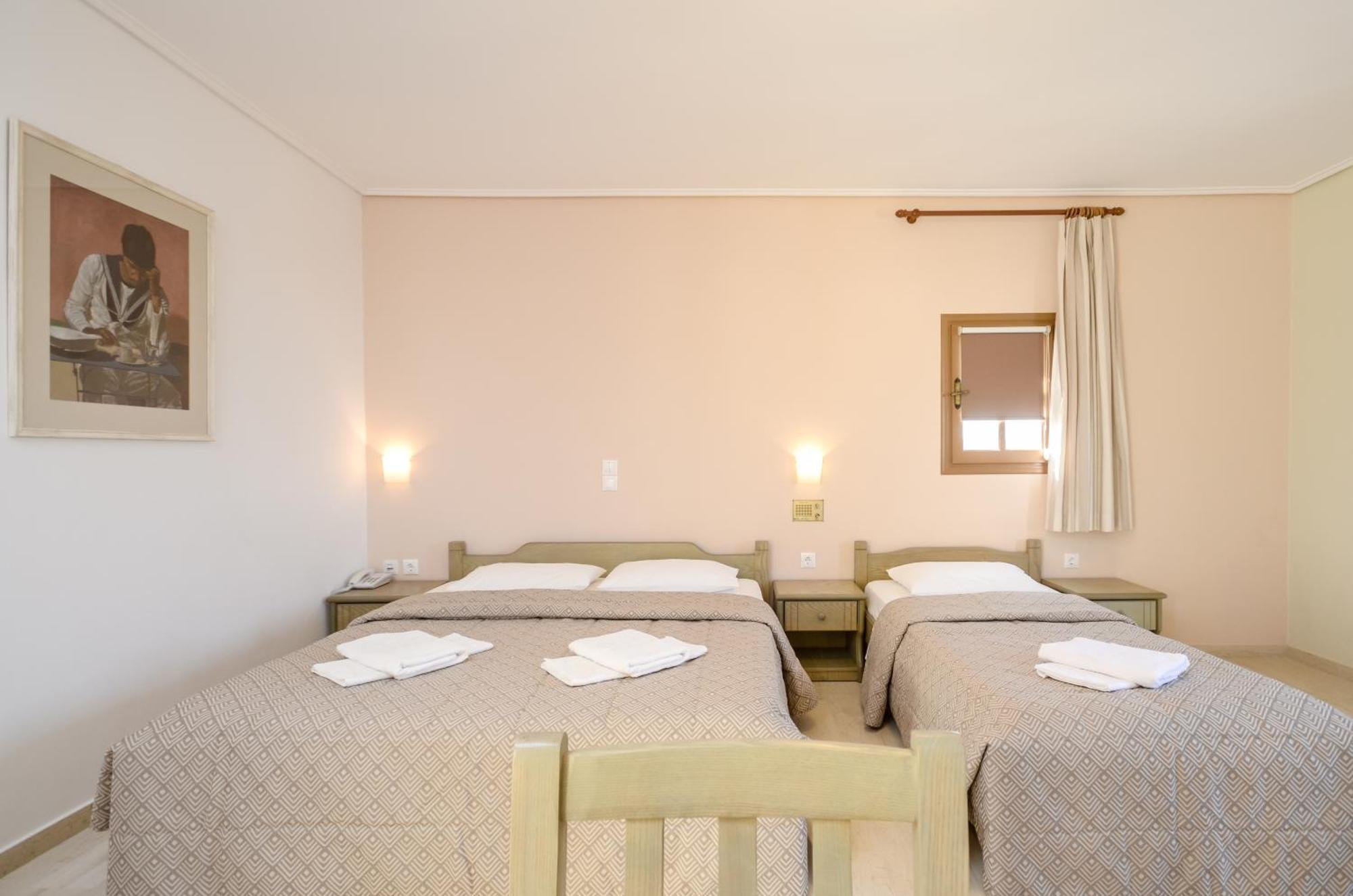 Proteas Hotel & Suites Agios Prokopios  Oda fotoğraf